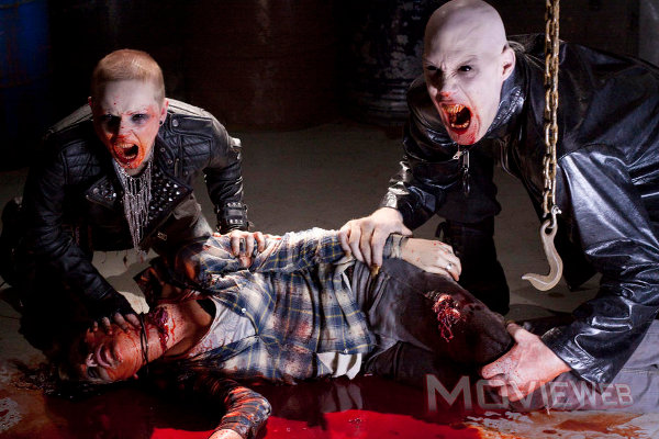 30 Días de Oscuridad 2: Tinieblas (2010)