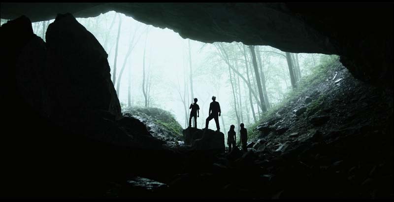 «Into the Darkness» claustrofóbica herencia de Neil Marshall