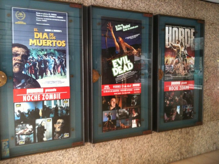 Reportaje «Noche Zombie» en Barcelona (Phenomena)